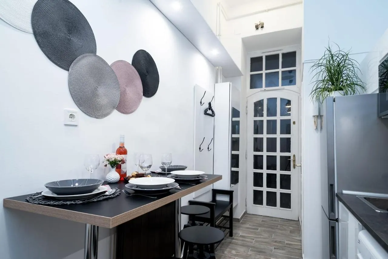 Welcoming Modern Apartment In The Center Budapest