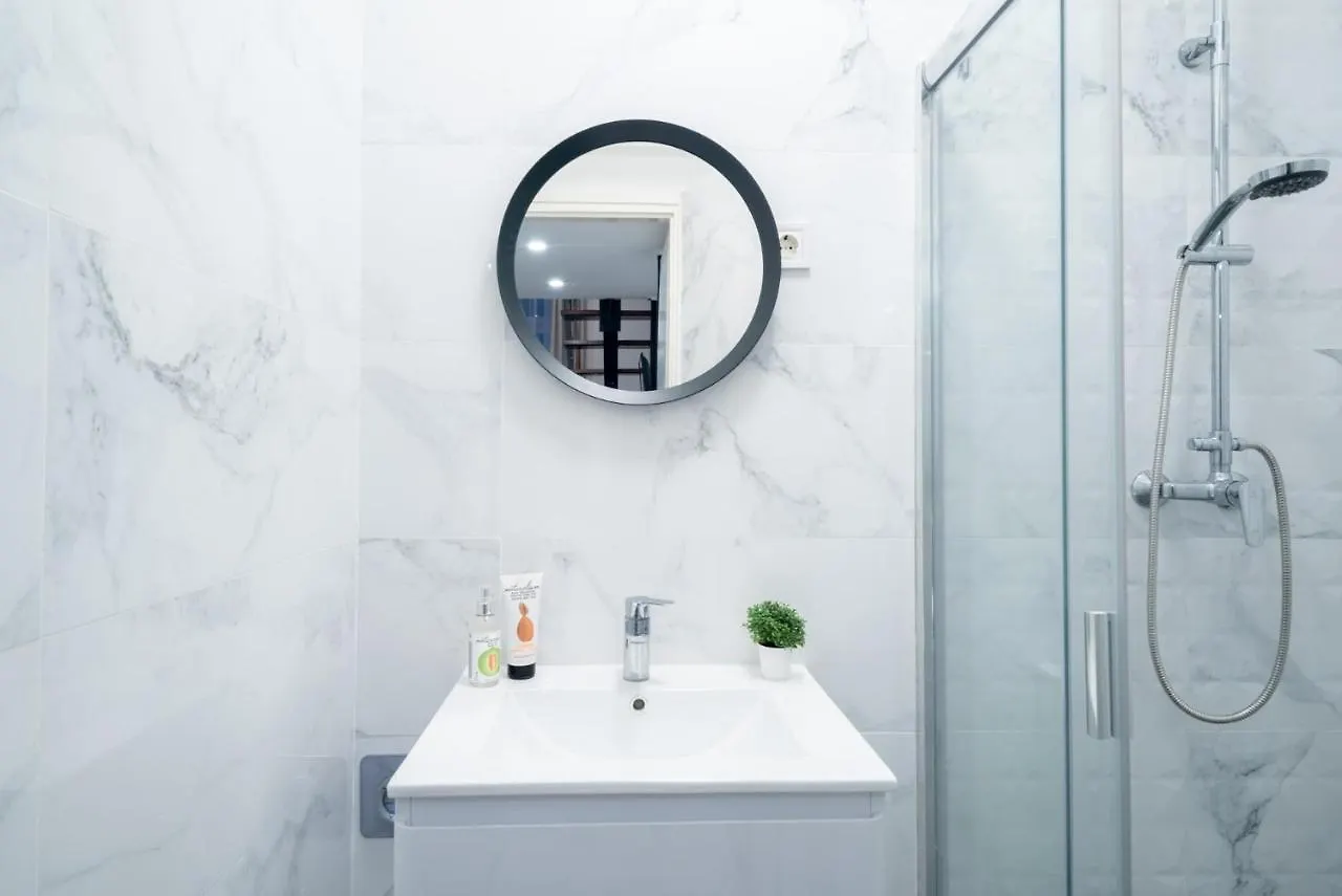 Welcoming Modern Apartment In The Center 부다페스트 0*,  헝가리