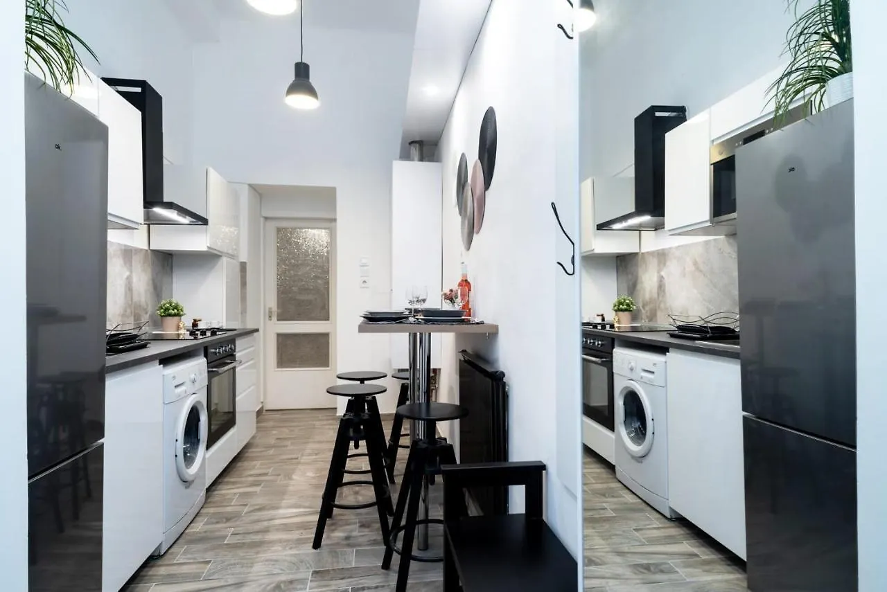 Welcoming Modern Apartment In The Center 부다페스트 헝가리